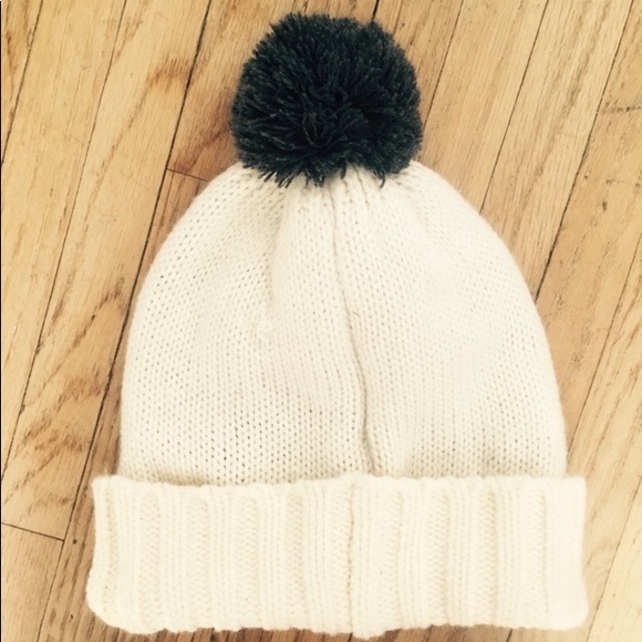 Gap "Peace" Cozy puff ball beanie - Picture 2 of 3