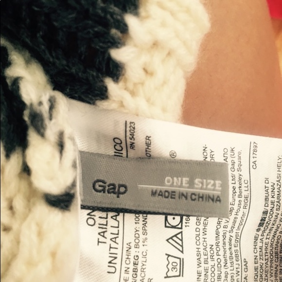 Gap "Peace" Cozy puff ball beanie - Picture 3 of 3