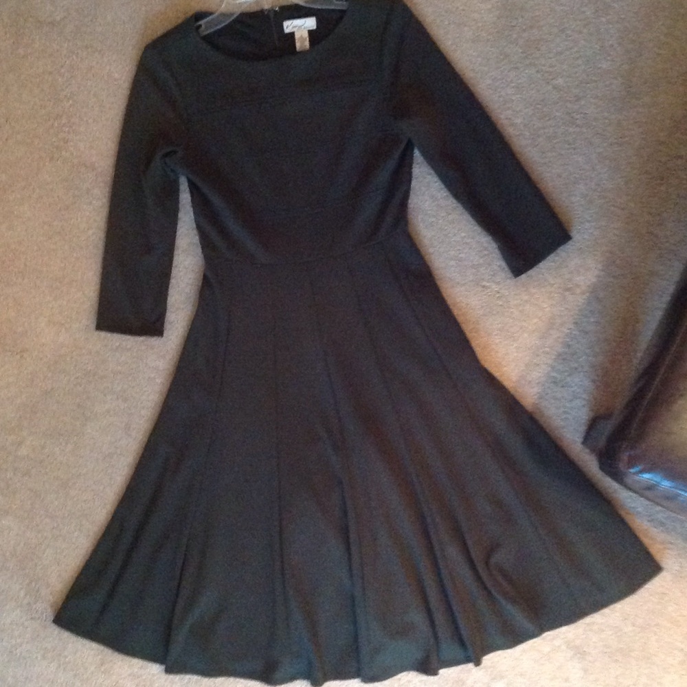 Dark green knee length dress perfect for fall