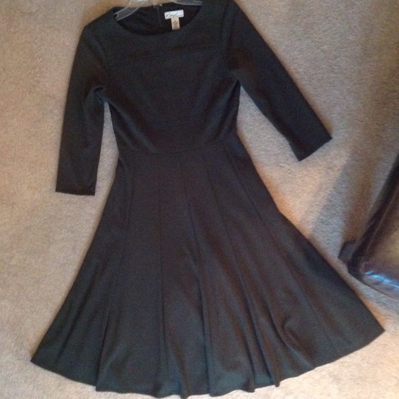 Dark green knee length dress perfect for fall - Picture 1 of 4