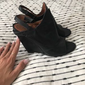 Elizabeth and James wedge size 7