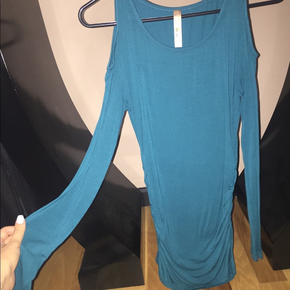 Cut out shoulders dress