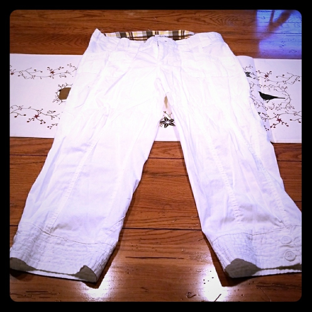 White Capri pants