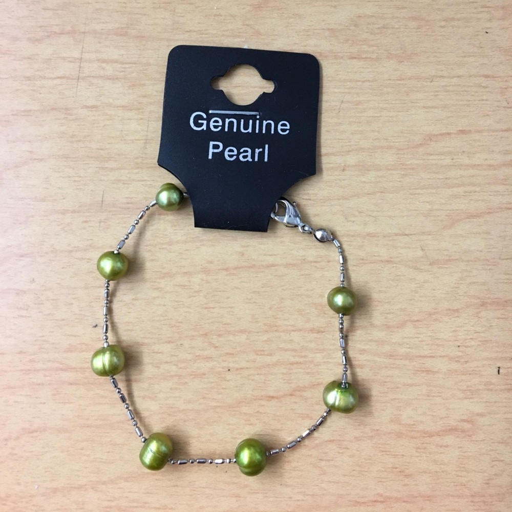 Small Peal silver Bracelet in Lime Green NWT