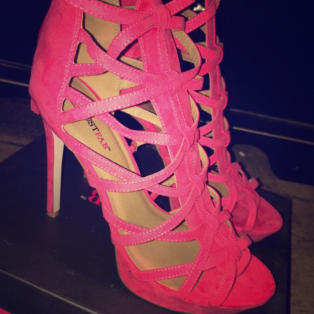 Just Fab Fushia Heels NWOT. "Cosette"