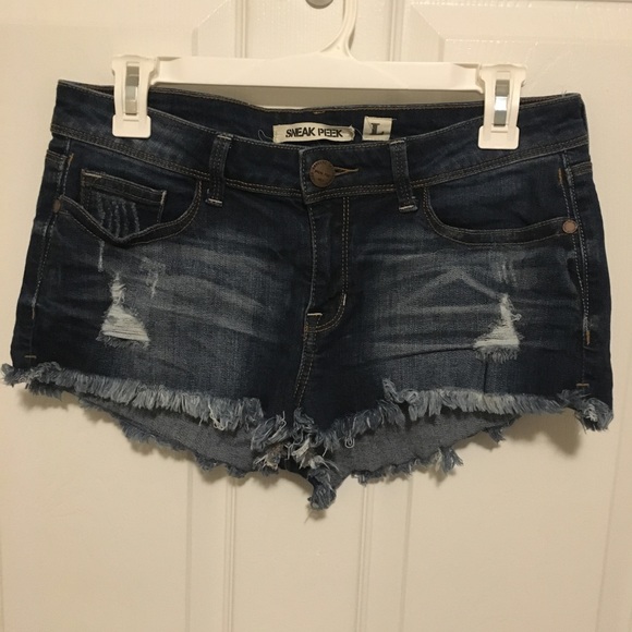 Sneak Peek Pants - Jean Shorts