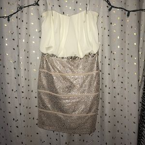 Strapless dress. Form fitting.