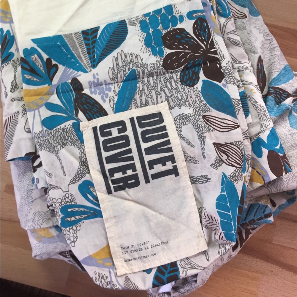 Twin XL Duvet and Sham Set