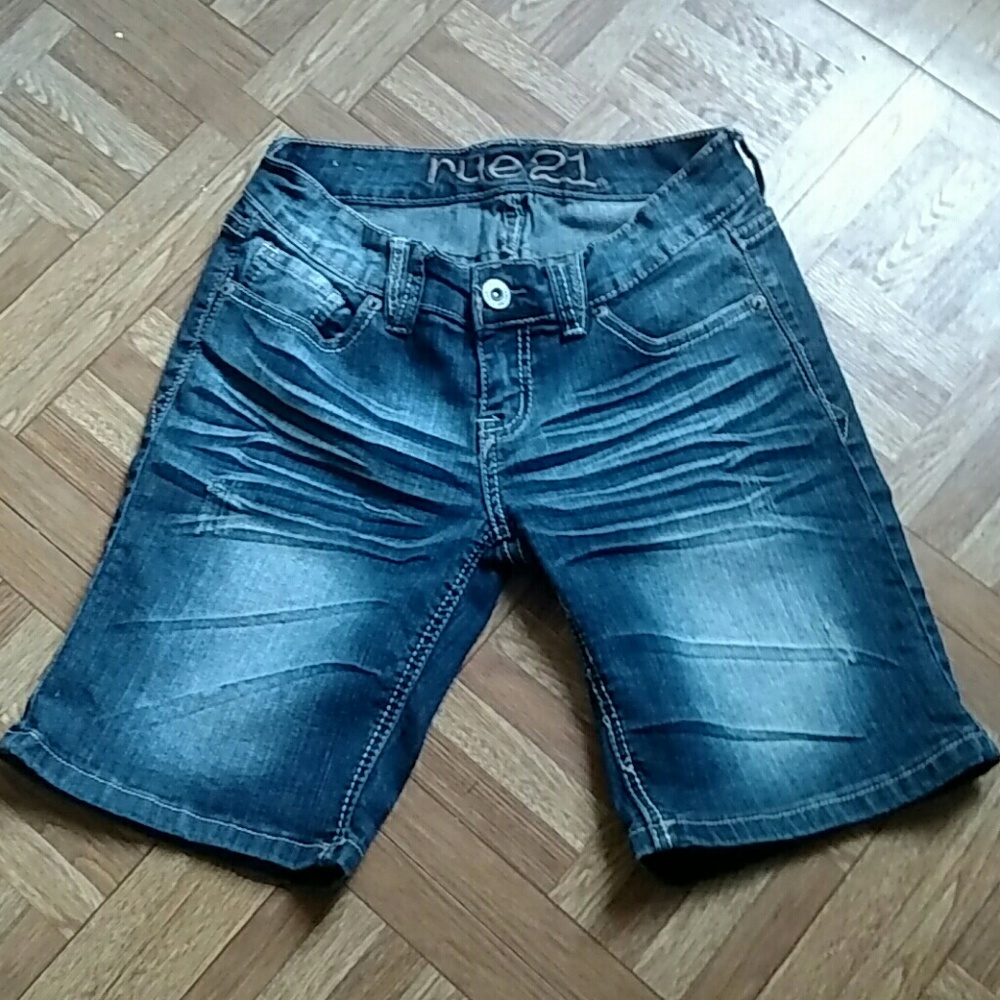 Rue 21 Curvey Jean Short's