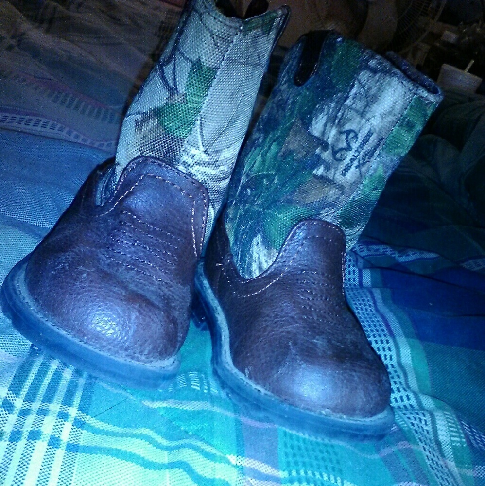 Nwot Realtree camo boots size 4