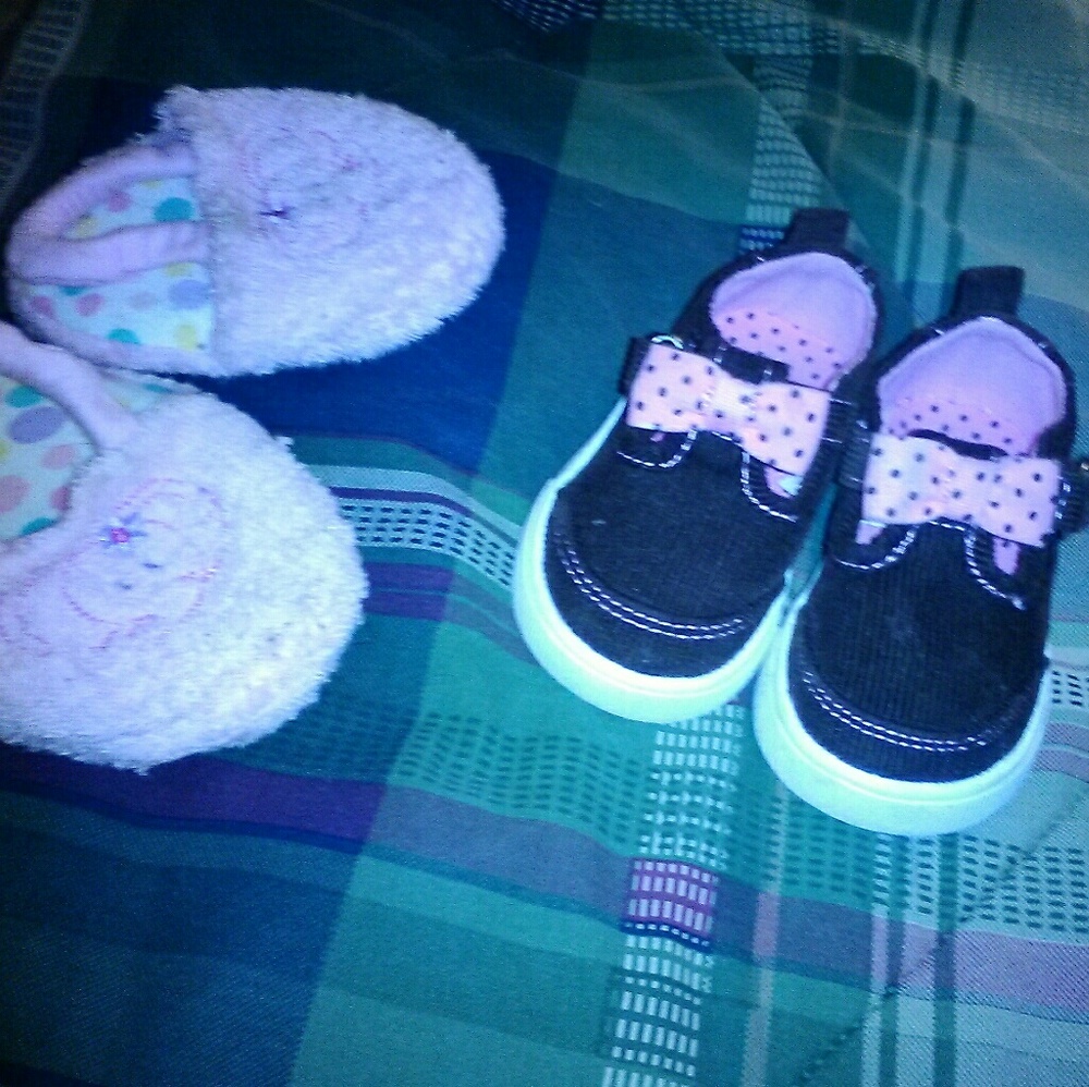 Brown & pink polka dot shoes & pink bath slippers.