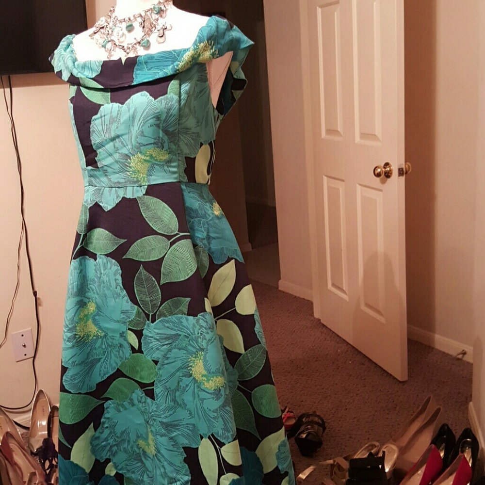 Dress - Picture 2 of 3