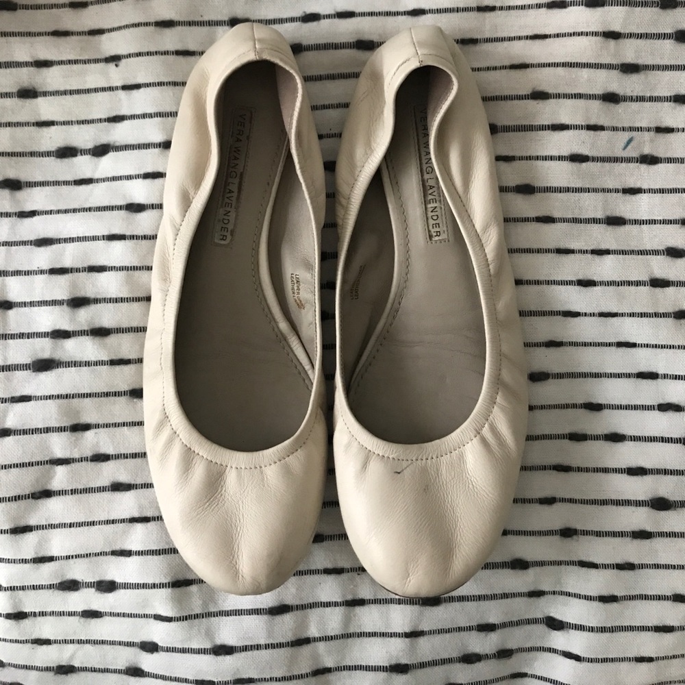 Vera Wang cream soft flats size 8
