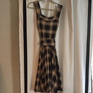 Effie's Heart plaid sleeveless dress. Size Medium.