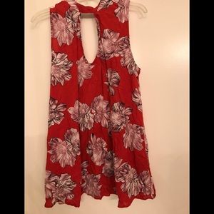 Baby-doll, keyhole tunic in red.