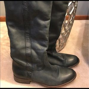 Pre loved leather boots.