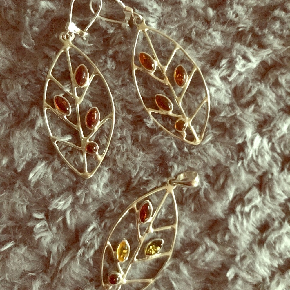 Earrings & pendant set