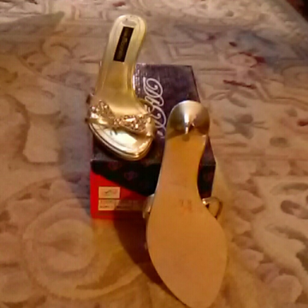 Shoes - Picture 3 of 5