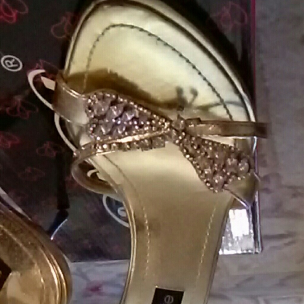 Shoes - Picture 4 of 5