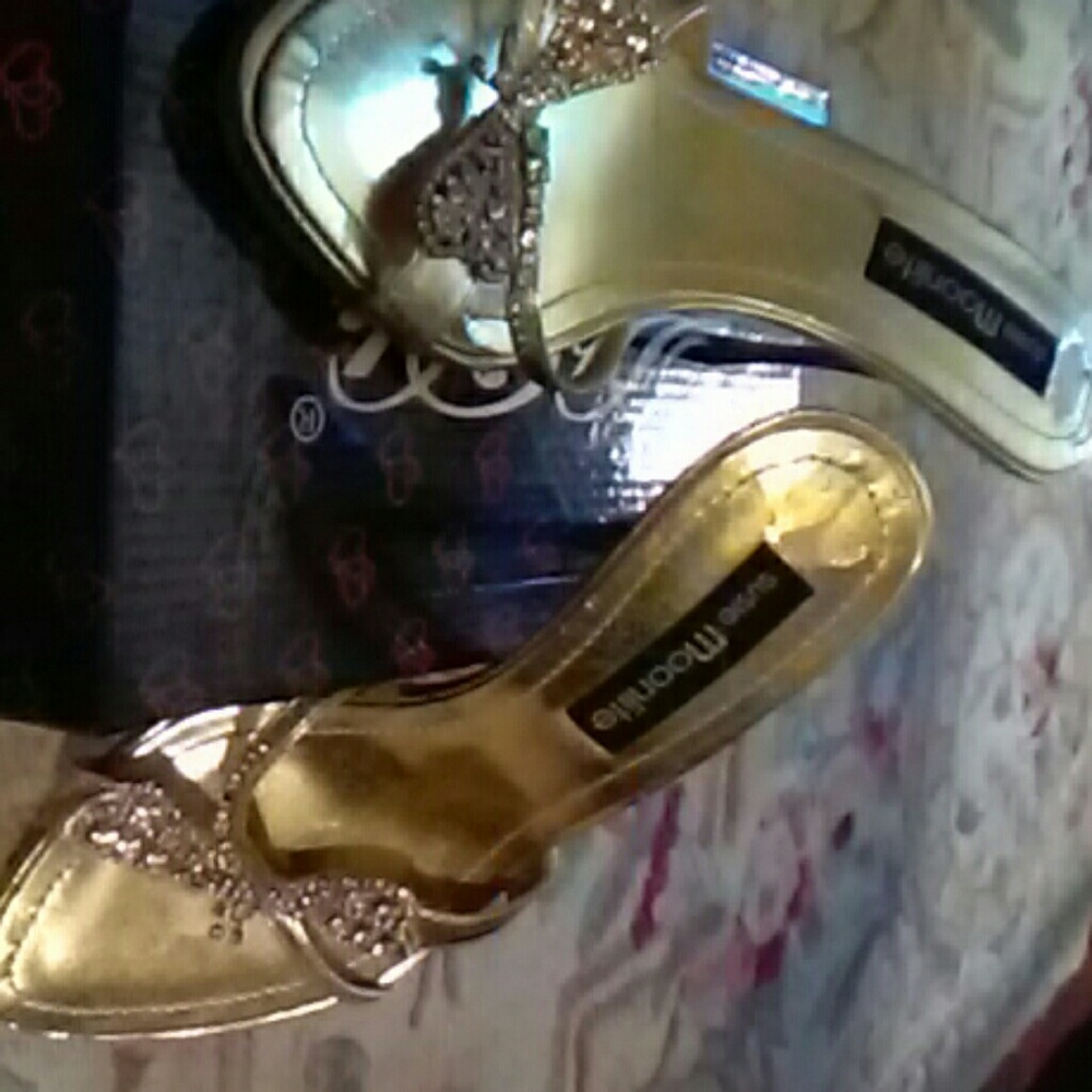 Shoes - Picture 5 of 5