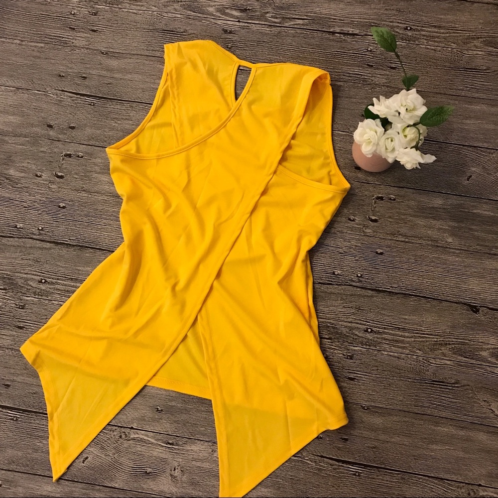 🍑2/$35 or 3/$50🍑 Bright Yellow Back Slit Tank - Picture 3 of 7