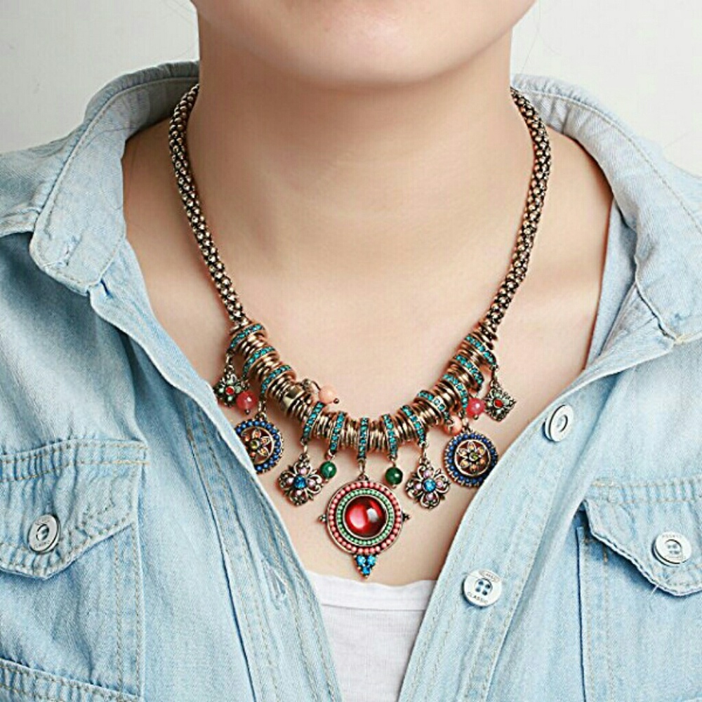 NWT! GORGEOUS NECKLACE! ❤️