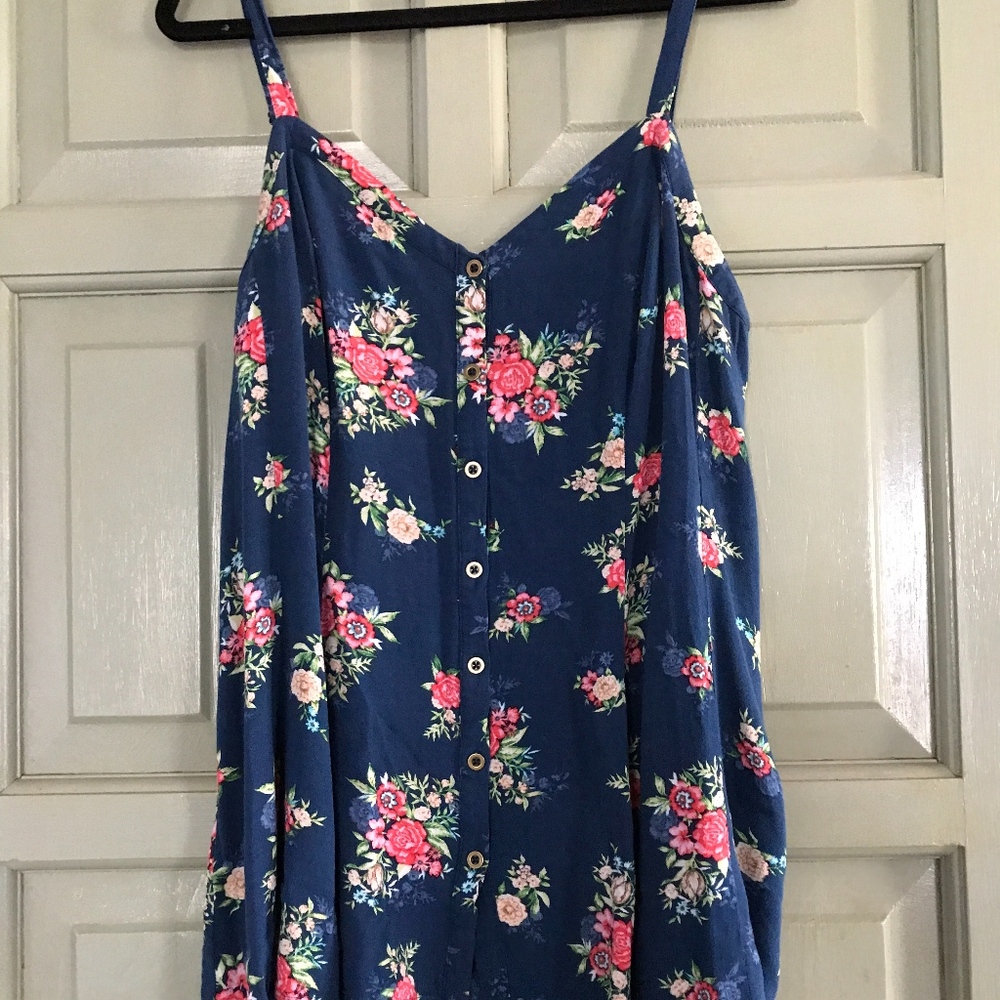 Torrid Floral Print 90s inspired button up tank!