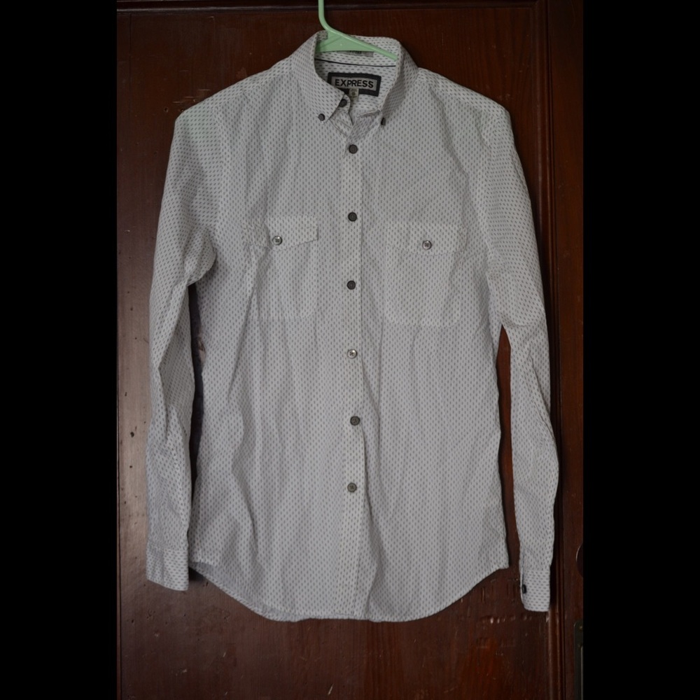 ♦️SOLD♦️Fitted Express Button Up