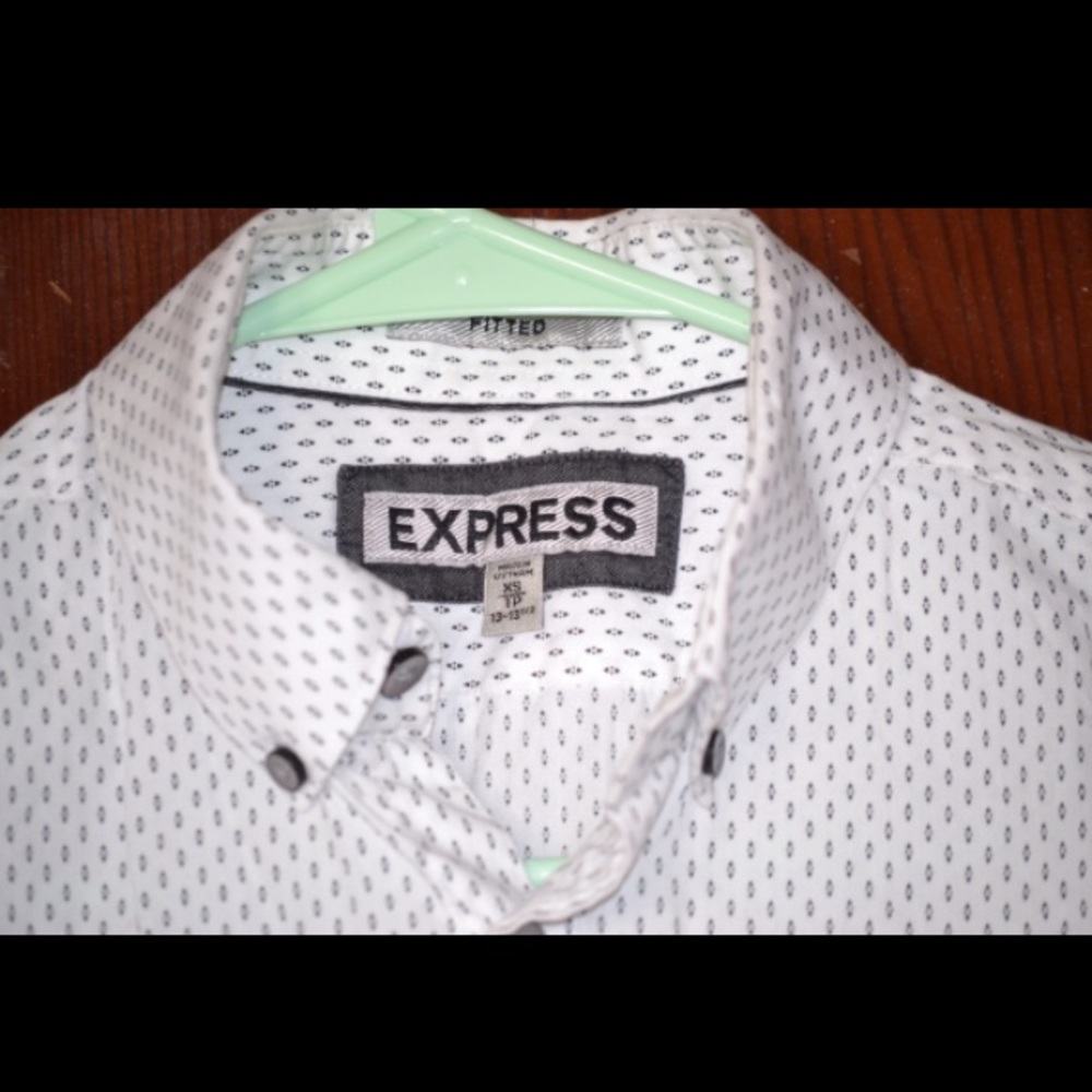 ♦️SOLD♦️Fitted Express Button Up - Picture 2 of 4