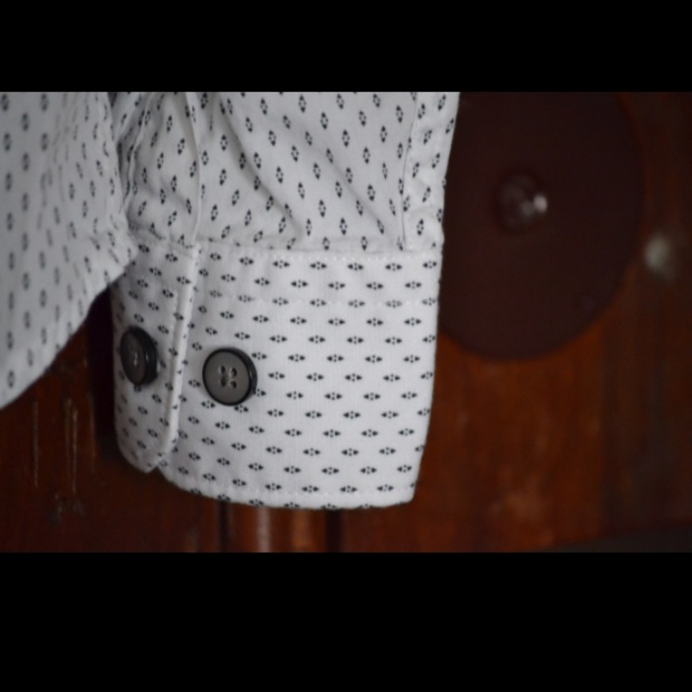 ♦️SOLD♦️Fitted Express Button Up - Picture 3 of 4