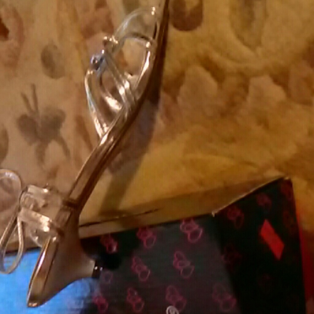 Shoes - Picture 2 of 4