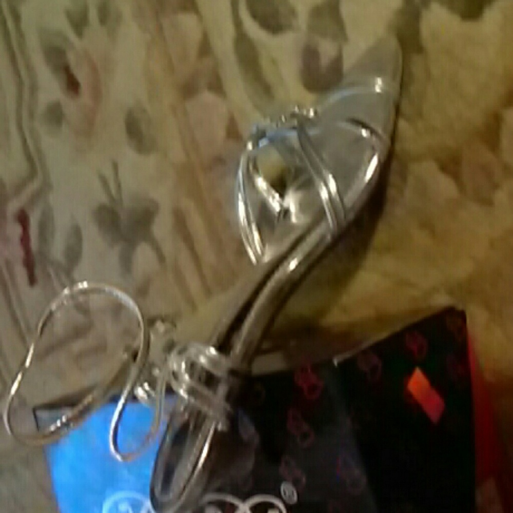 Shoes - Picture 4 of 4
