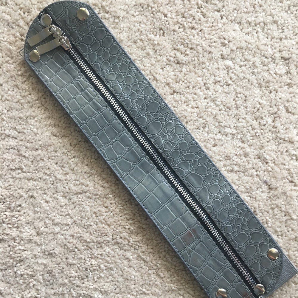 🐍 Grey Snakeskin Embossed Belt 🐍 - Picture 4 of 8