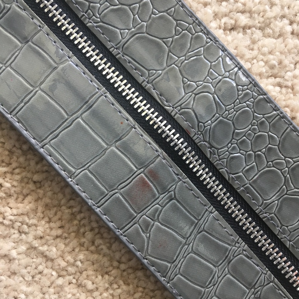 🐍 Grey Snakeskin Embossed Belt 🐍 - Picture 5 of 8