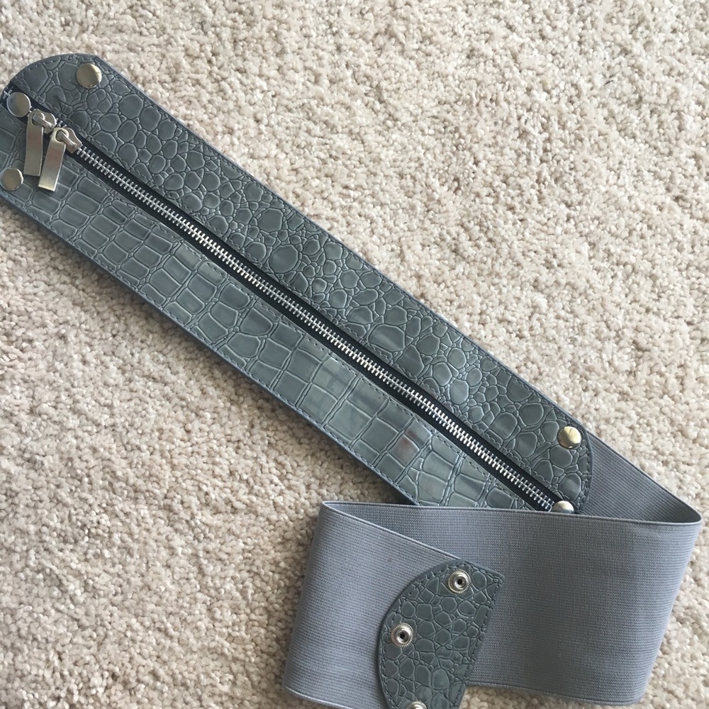🐍 Grey Snakeskin Embossed Belt 🐍 - Picture 3 of 8