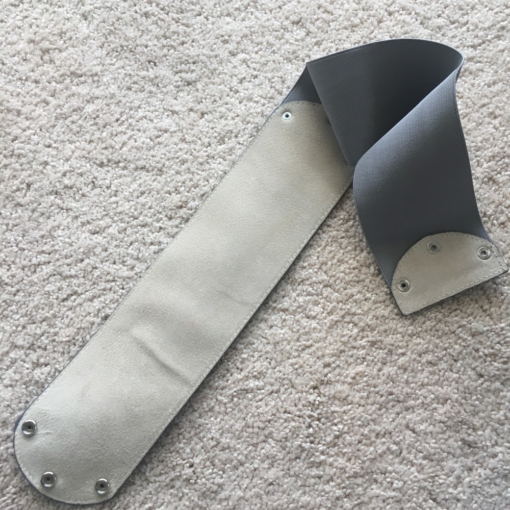 🐍 Grey Snakeskin Embossed Belt 🐍 - Picture 6 of 8