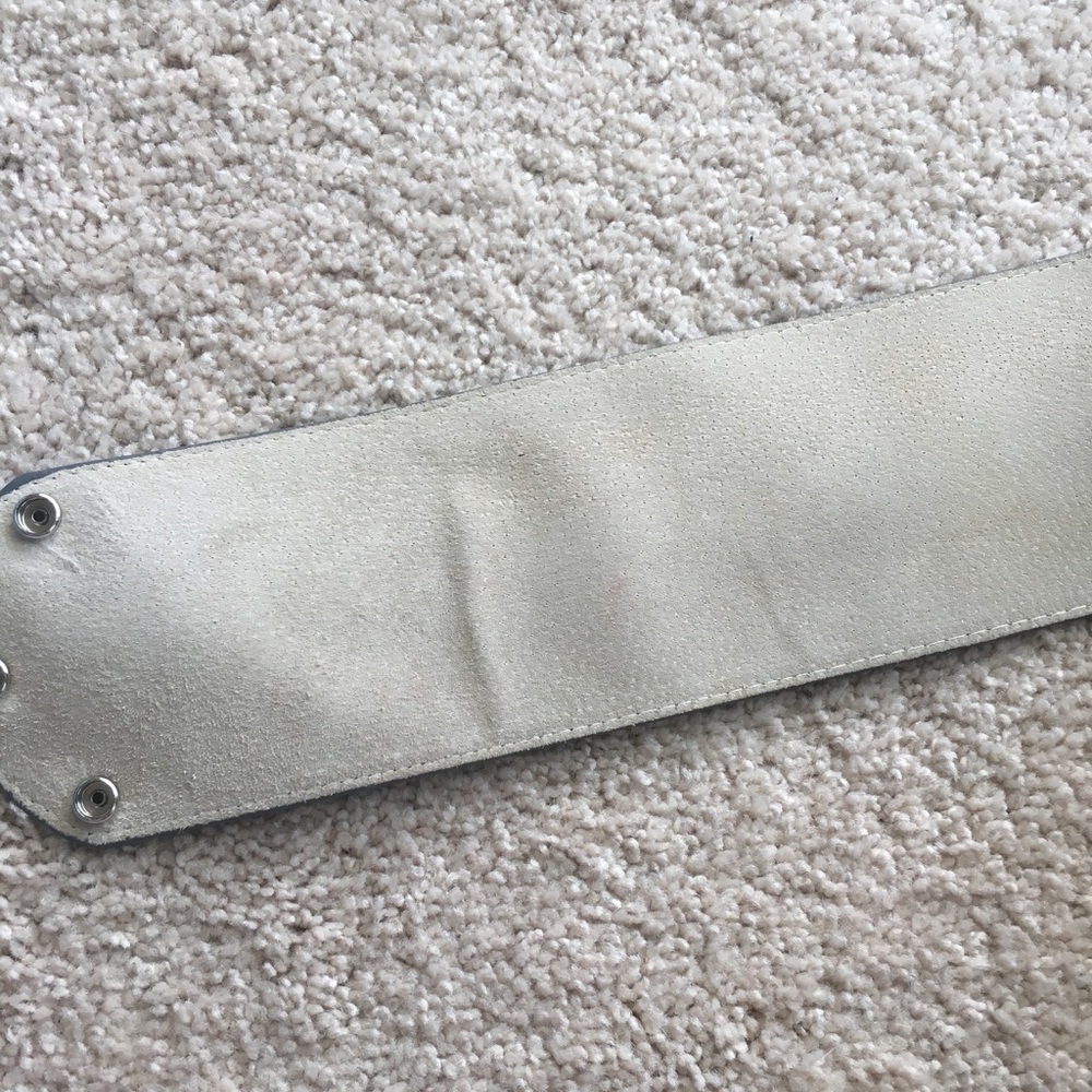 🐍 Grey Snakeskin Embossed Belt 🐍 - Picture 7 of 8