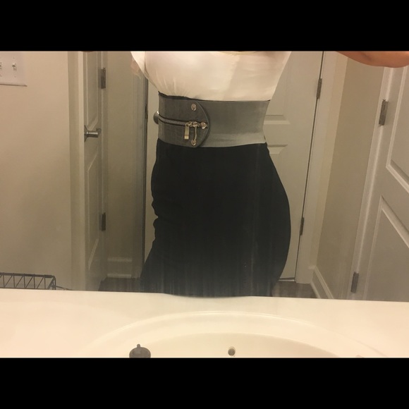 π Grey Snakeskin Embossed Belt π - Picture 2 of 8