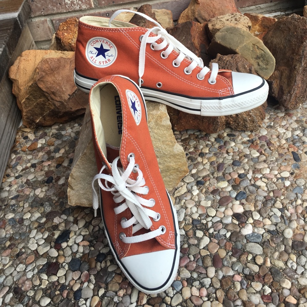 Like New Converse Mid Top shoes!