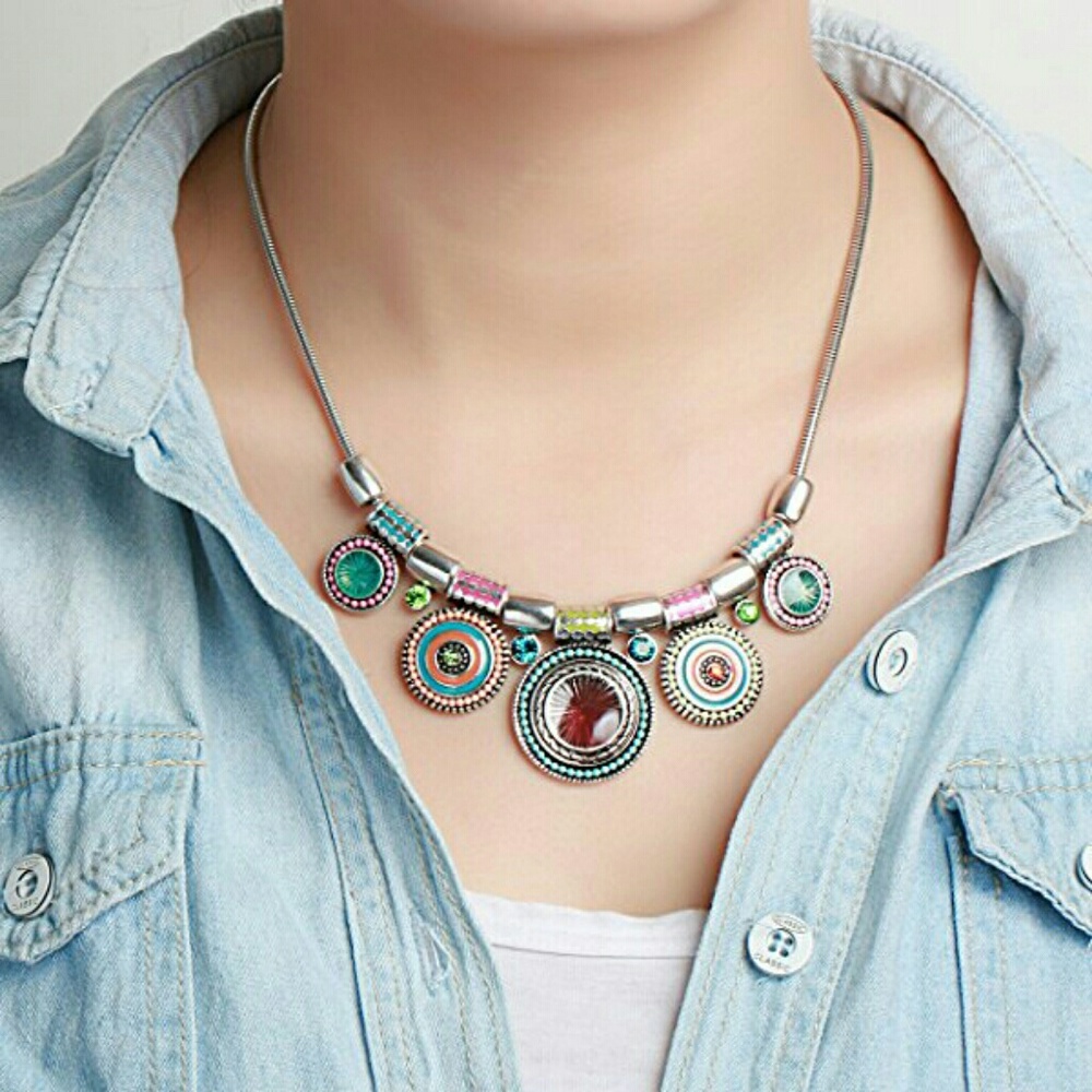 NWT! GORGEOUS NECKLACE! ❤️