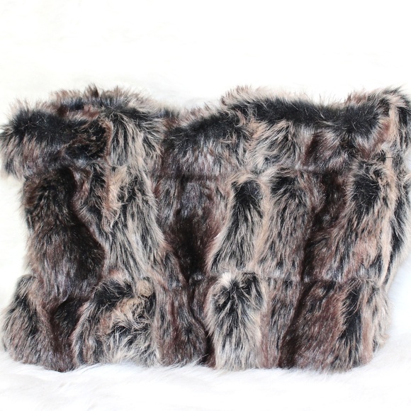 CLEARANCE⬇️NWOT—Italian FauxFur Muffler—PRICE FIRM - Picture 4 of 6