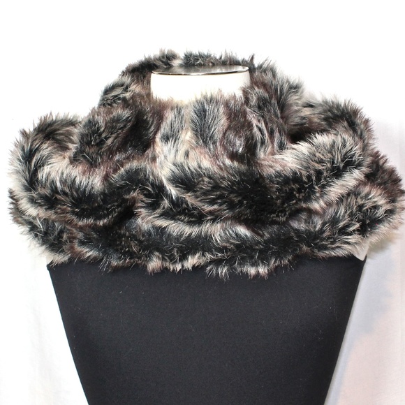 CLEARANCE⬇️NWOT—Italian FauxFur Muffler—PRICE FIRM - Picture 5 of 6