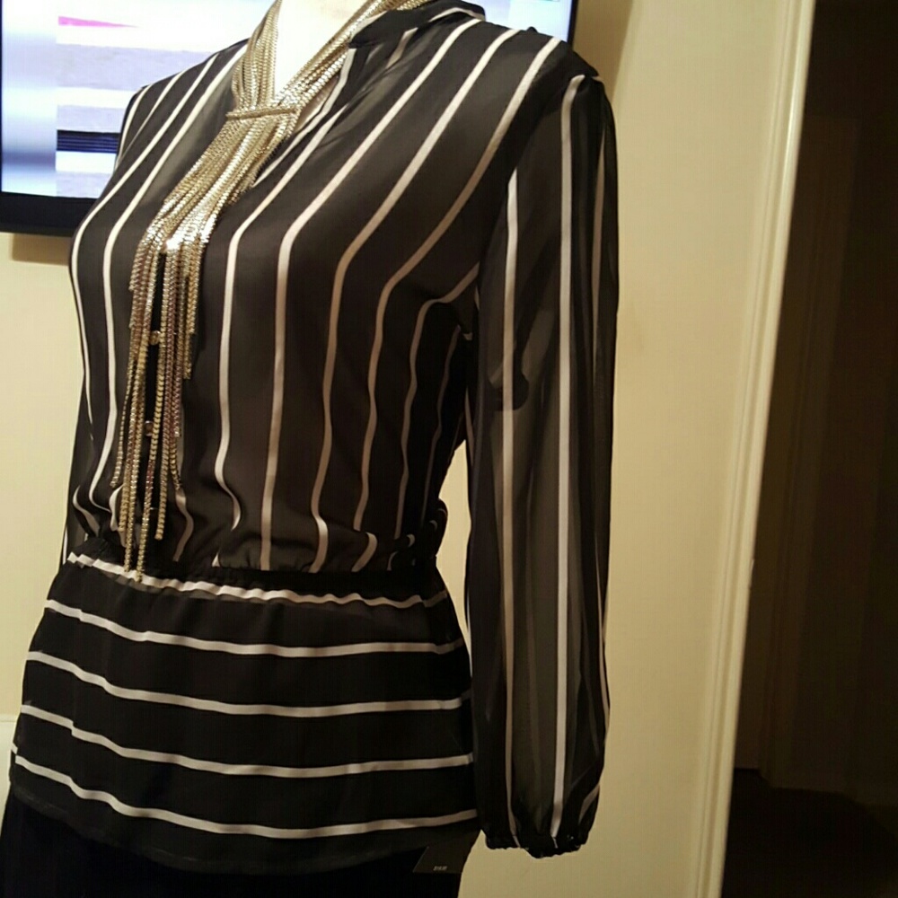 Blouse - Picture 2 of 3