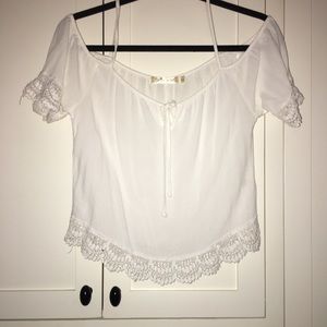 White shoulder-less blouse