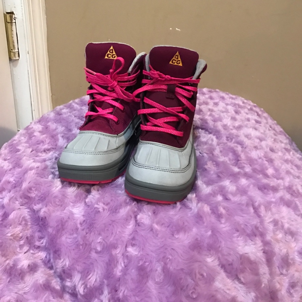 Boots - Picture 3 of 5