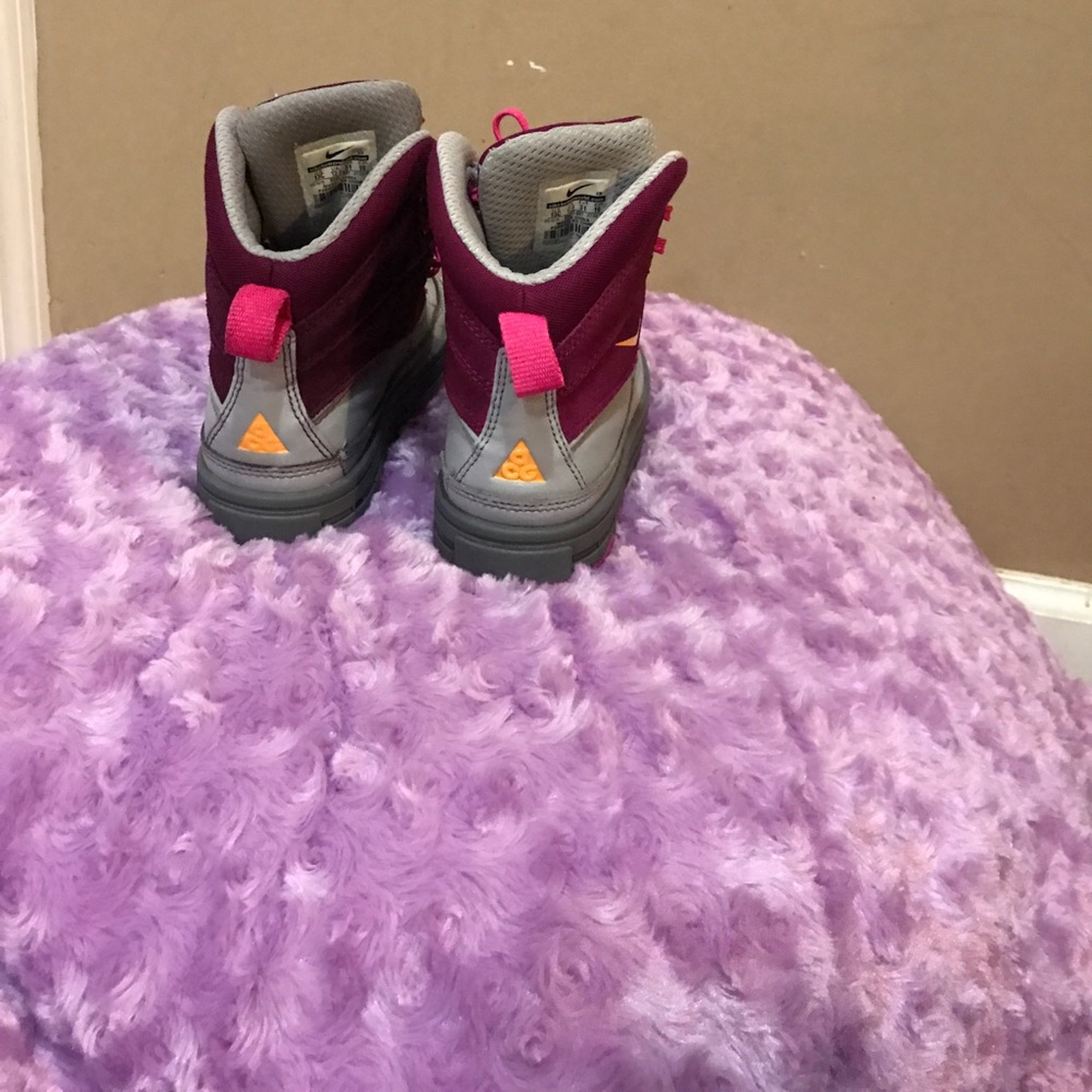 Boots - Picture 5 of 5