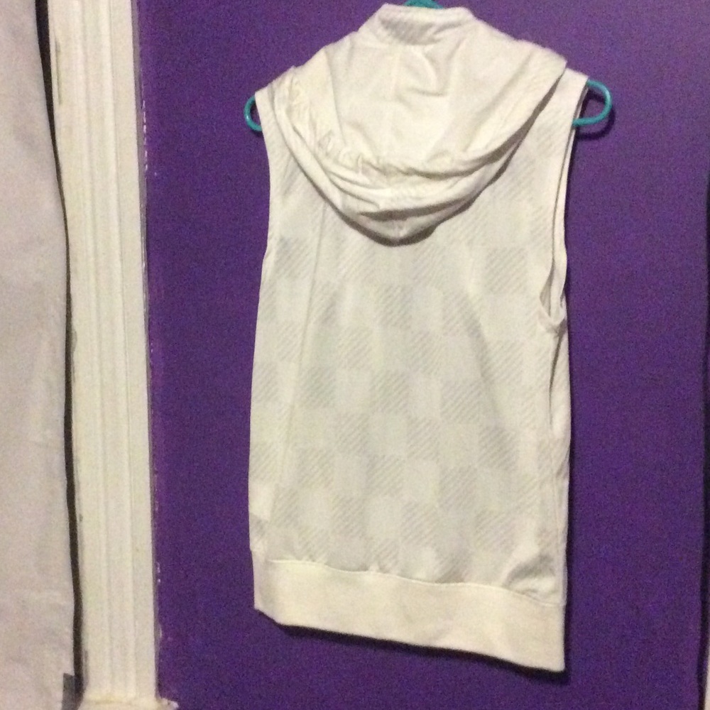 ๐ SOLD ๐ White hooded vest G by Guess - Picture 2 of 2