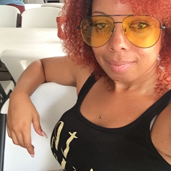 Meet your Posher, Tamrakeelia - Picture 3 of 5