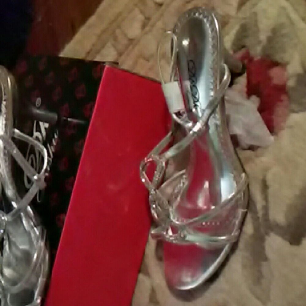 Shoes - Picture 4 of 7