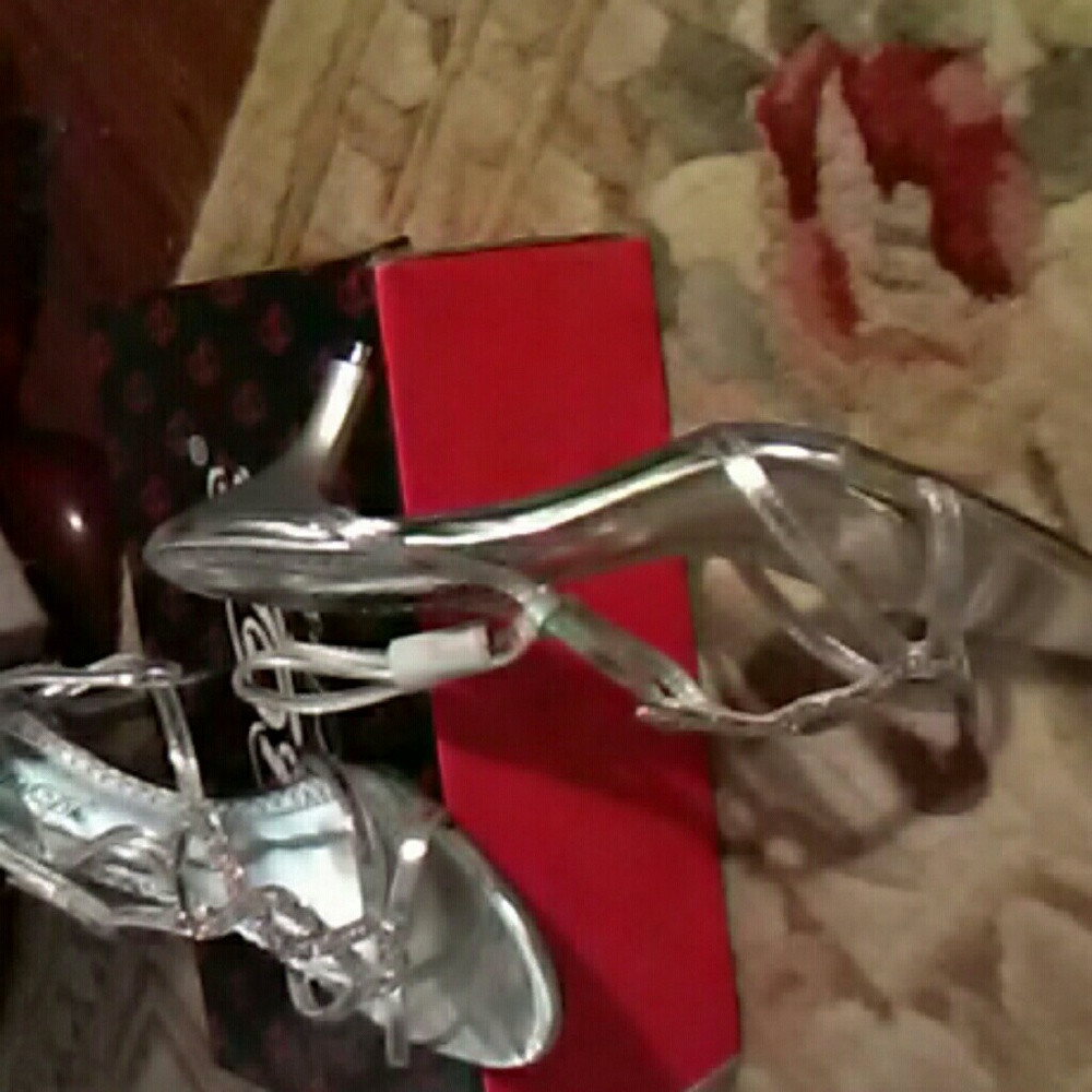 Shoes - Picture 6 of 7